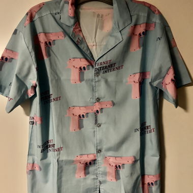 Camicia con stampa pistole