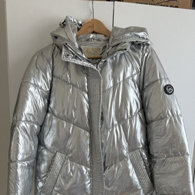 Silberne Winterjacke von Michael Kors