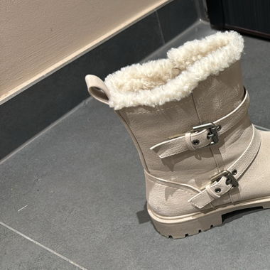 Brand news boots - never worn, great deal