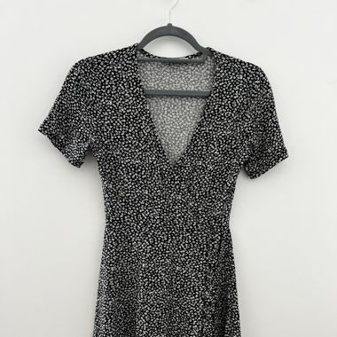 Schwarzes Blumenkleid