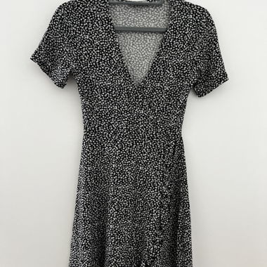 Schwarzes Blumenkleid