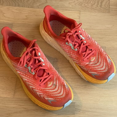 HOKA ARAHI-6