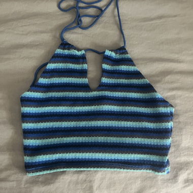 Gestreiftes Strick-Top mit Neckholder