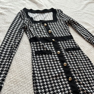 Robe à carreaux noir et blanc 