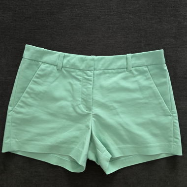 Zara Basic Minzfarbene Shorts