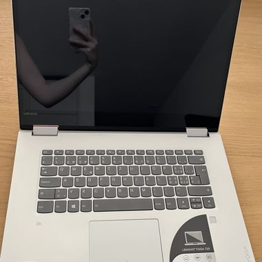 Lenovo Yoga 720-15IKB Laptop 
