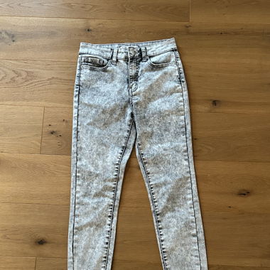 graue Jeans