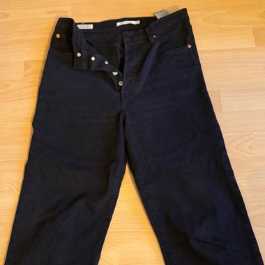 Levis pantaloni cropped
