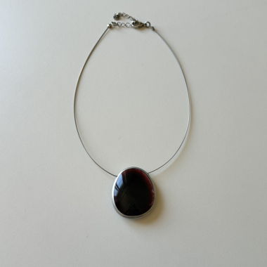 Collana con pendente rosso