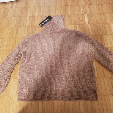 SOLO M knit sweater