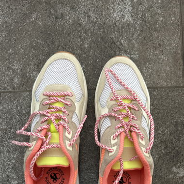 SNEAKER 