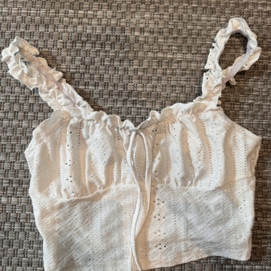 Top corto bianco con spalline