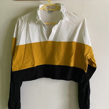 Crop-Top Sweater with Collar