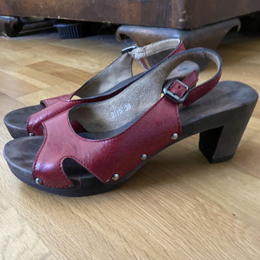 red cute summer shoes