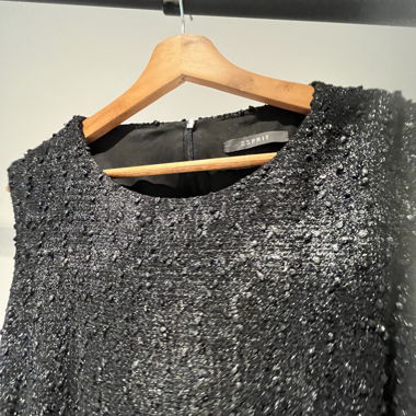 Schwarzes Kleid