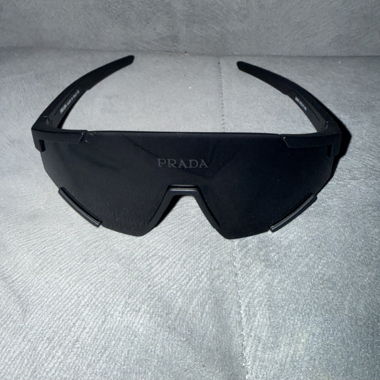 Lunettes de soleil Prada noires