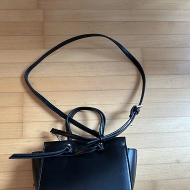 Schwarze kleine Handtasche