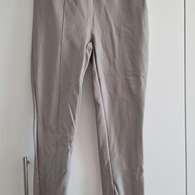 Pantaloni da donna grigi effetto pelle