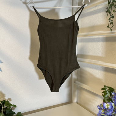 Olivgrüner Spaghettiträger-Bodysuit – S