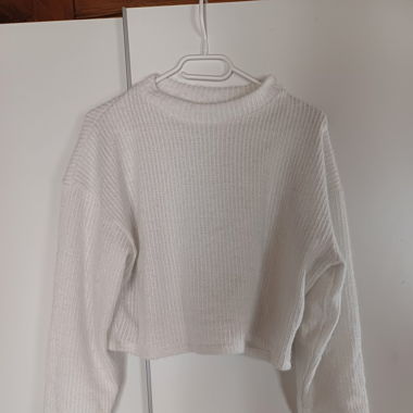 Weisser Strickpullover 