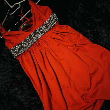 Rotes Sommerkleid-Top mit Strass