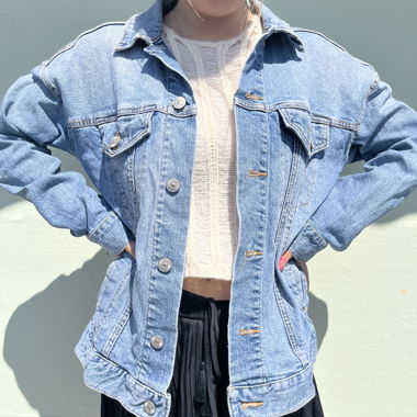Giacca di jeans oversize con chiusura a bottoni