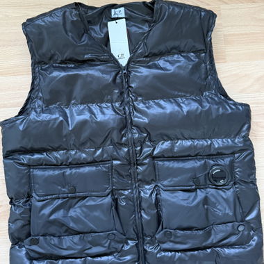 C.P. Company Daunenweste Gr. M – Schwarz – Neu