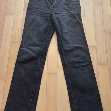 Scharze Baggy-Jeans