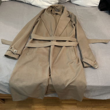 Trench beige con cintura