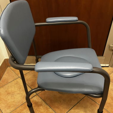Chaise percée Invacare Omega Eco