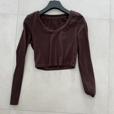 Haut CROP top brun décolleté 