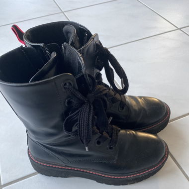 Boots Graceland