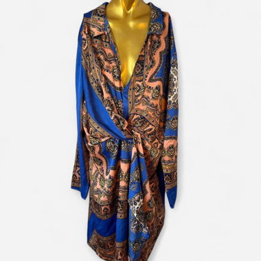 Robe fluide avec motifs - 44