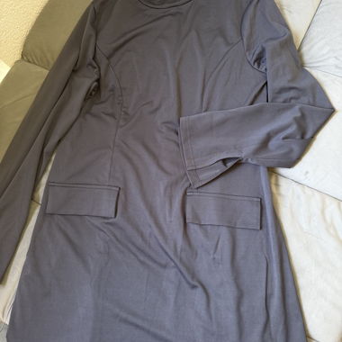 Abito grigio a maniche lunghe