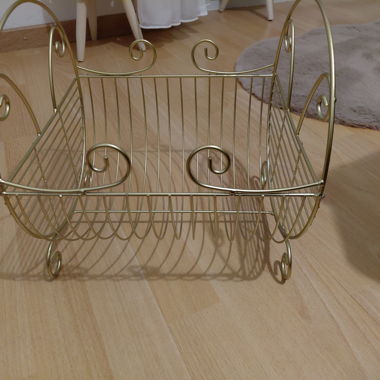 Gold-coloured Wire Basket Decorative Stand