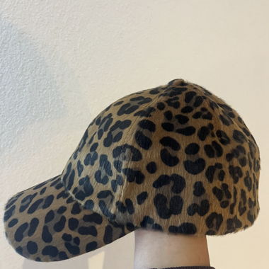 Casquette léopard effet fausse fourrure