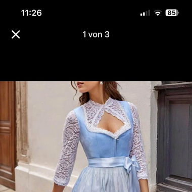 Hellblaues Dirndl