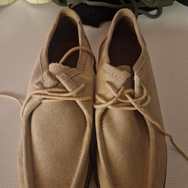 Beige Wildlederschuhe mit dicker profillierter Sohle Grösse 40