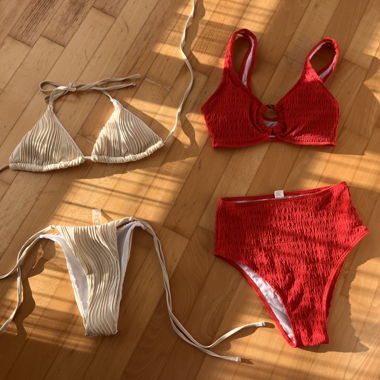 Bikinis beige et rouge