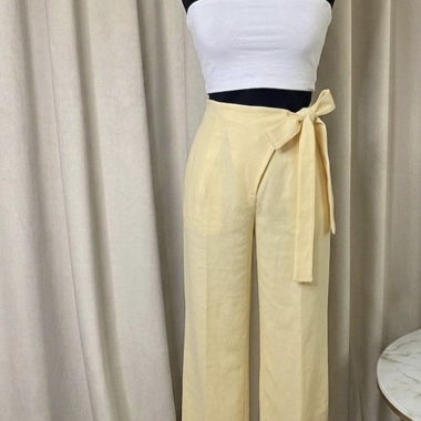 Gelbe Wickelhose