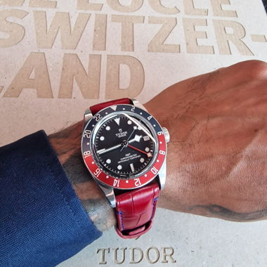 Orologio Tudor GMT con cinturino in pelle rosso