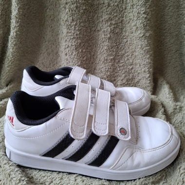 Kid's sneakers