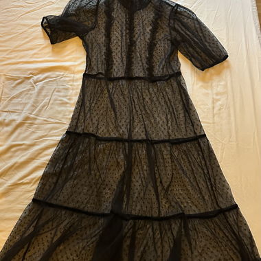 Robe transparente à pois