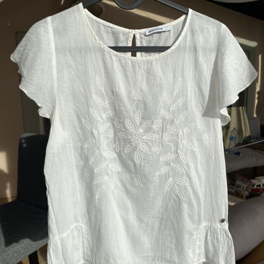 Blusa bianca ricamata