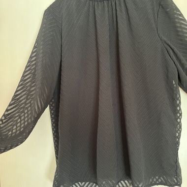 Blouse noire en dentelle
