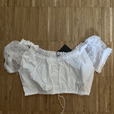 Weisses Spitzen-Crop-Top