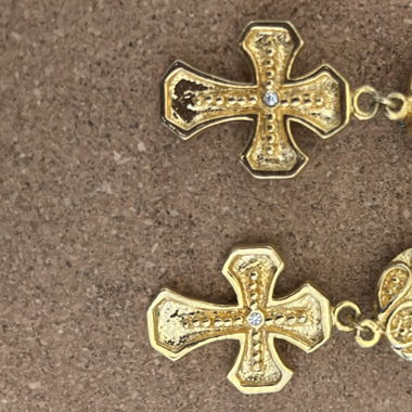 Clips earrings, cross shaped