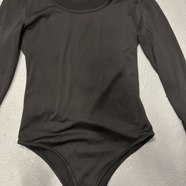 Body nero con maniche lunghe