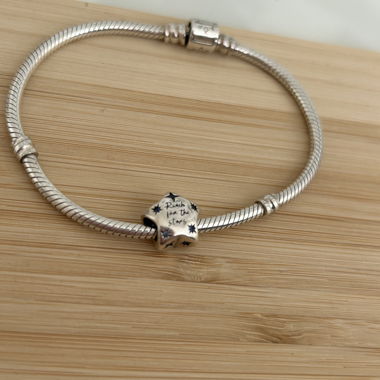 Pandora Charm mit Armband