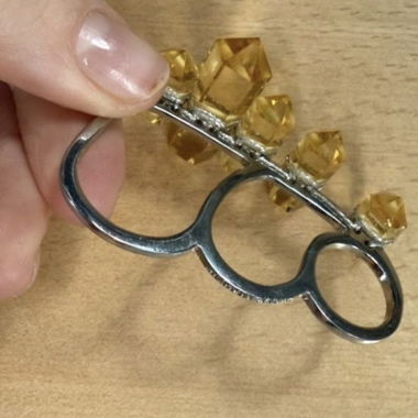 Anello statement con più dita
